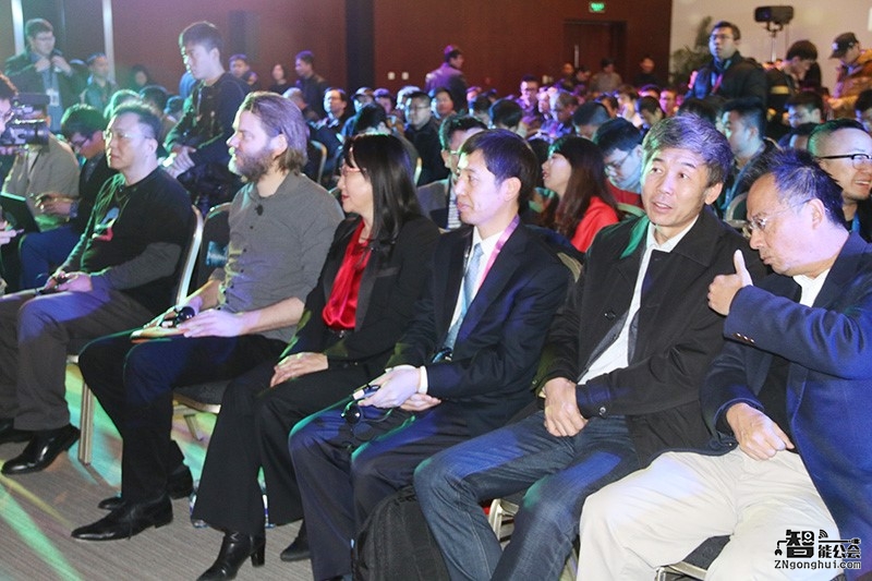 别催婚了！让父母戴上HTC VIVE看看你的女朋友（现场直击） 智能公会