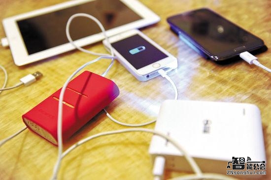 充电宝极限测试：到底有多容易爆炸？ 智能公会