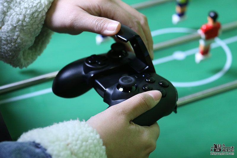 重新定义手游新玩法 这个手柄燃起了我的游戏欲 智能公会