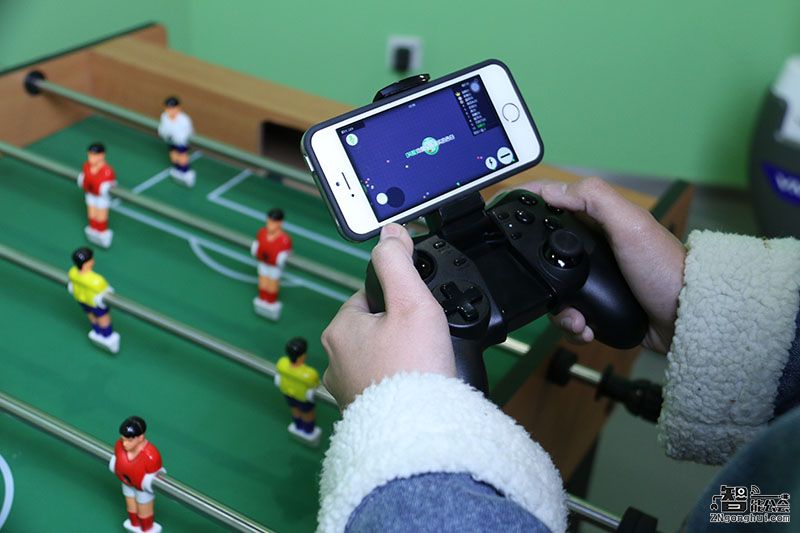 重新定义手游新玩法 这个手柄燃起了我的游戏欲 智能公会