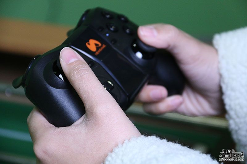 重新定义手游新玩法 这个手柄燃起了我的游戏欲 重新定义手游新玩法 这个手柄燃起了我的游戏欲 智能公会