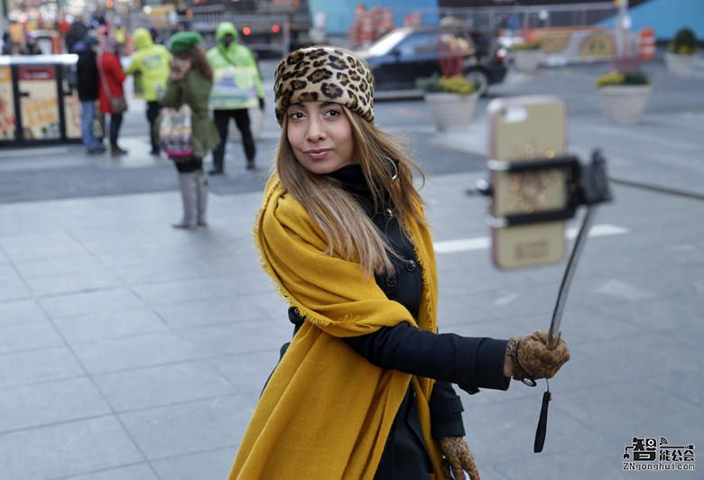 自拍狂魔新宠儿 装哔神器诞生 智能公会