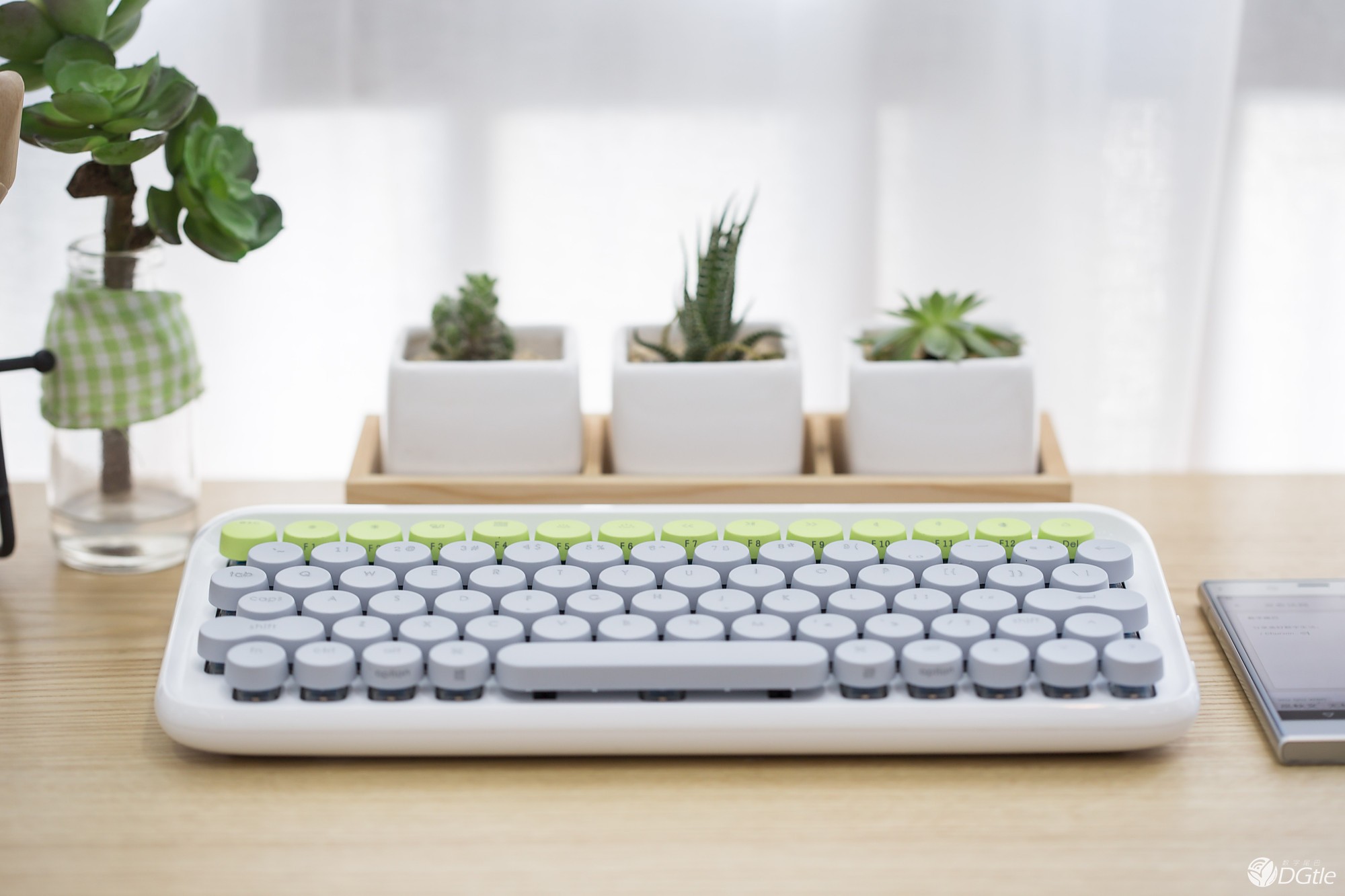 垂涎欲滴！披着糖果外衣的复古机械键盘 智能公会