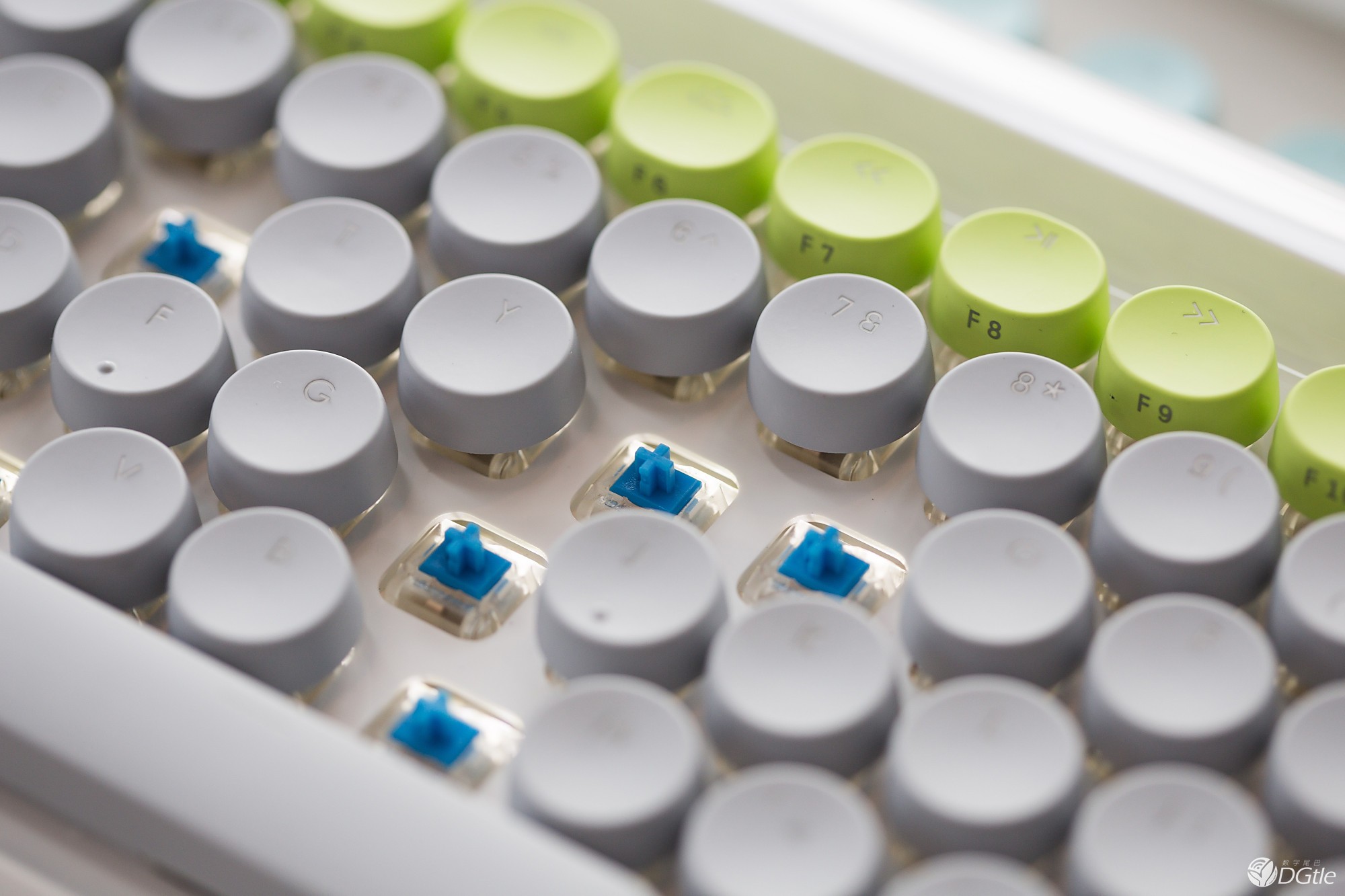 垂涎欲滴！披着糖果外衣的复古机械键盘 智能公会