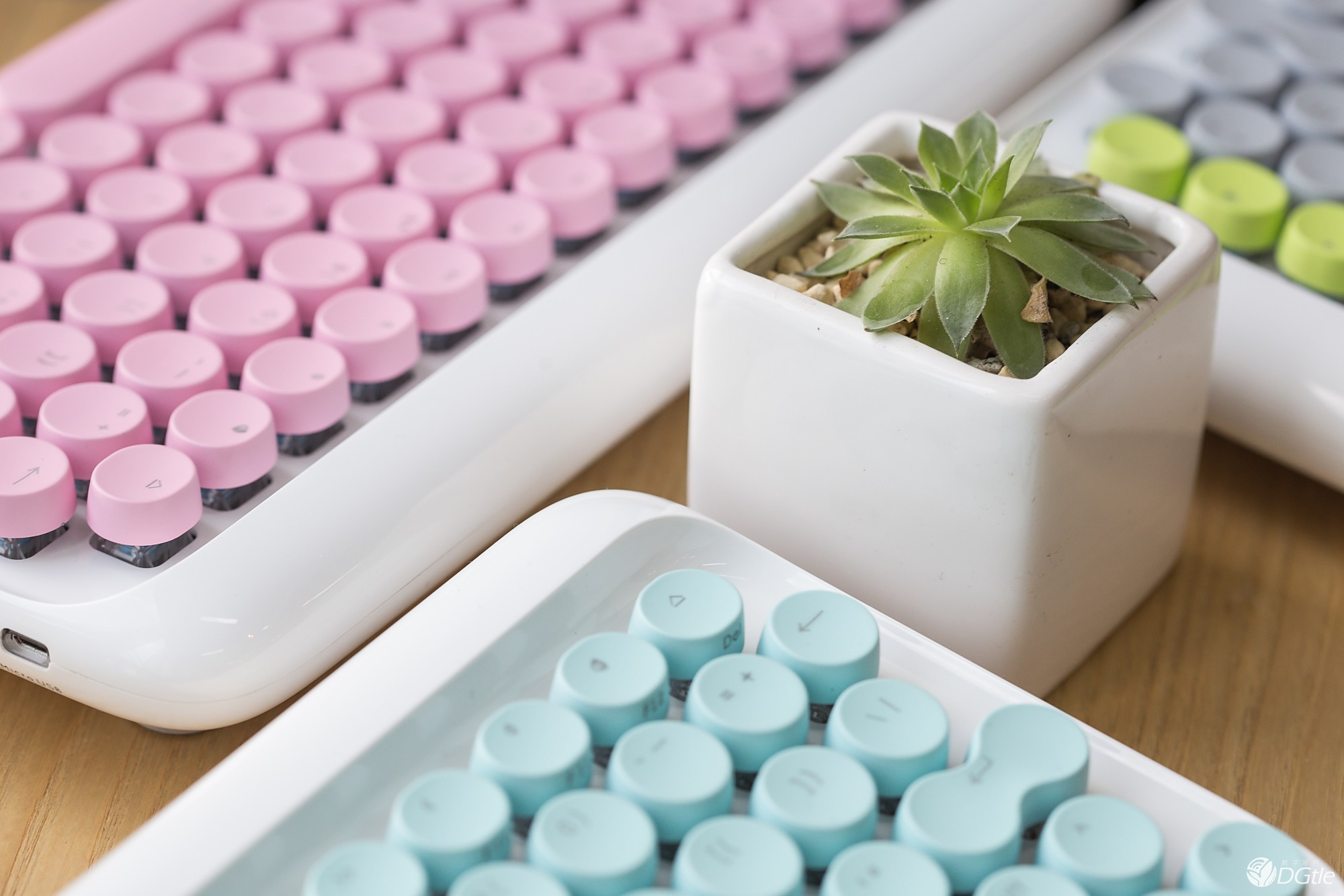 垂涎欲滴！披着糖果外衣的复古机械键盘 智能公会