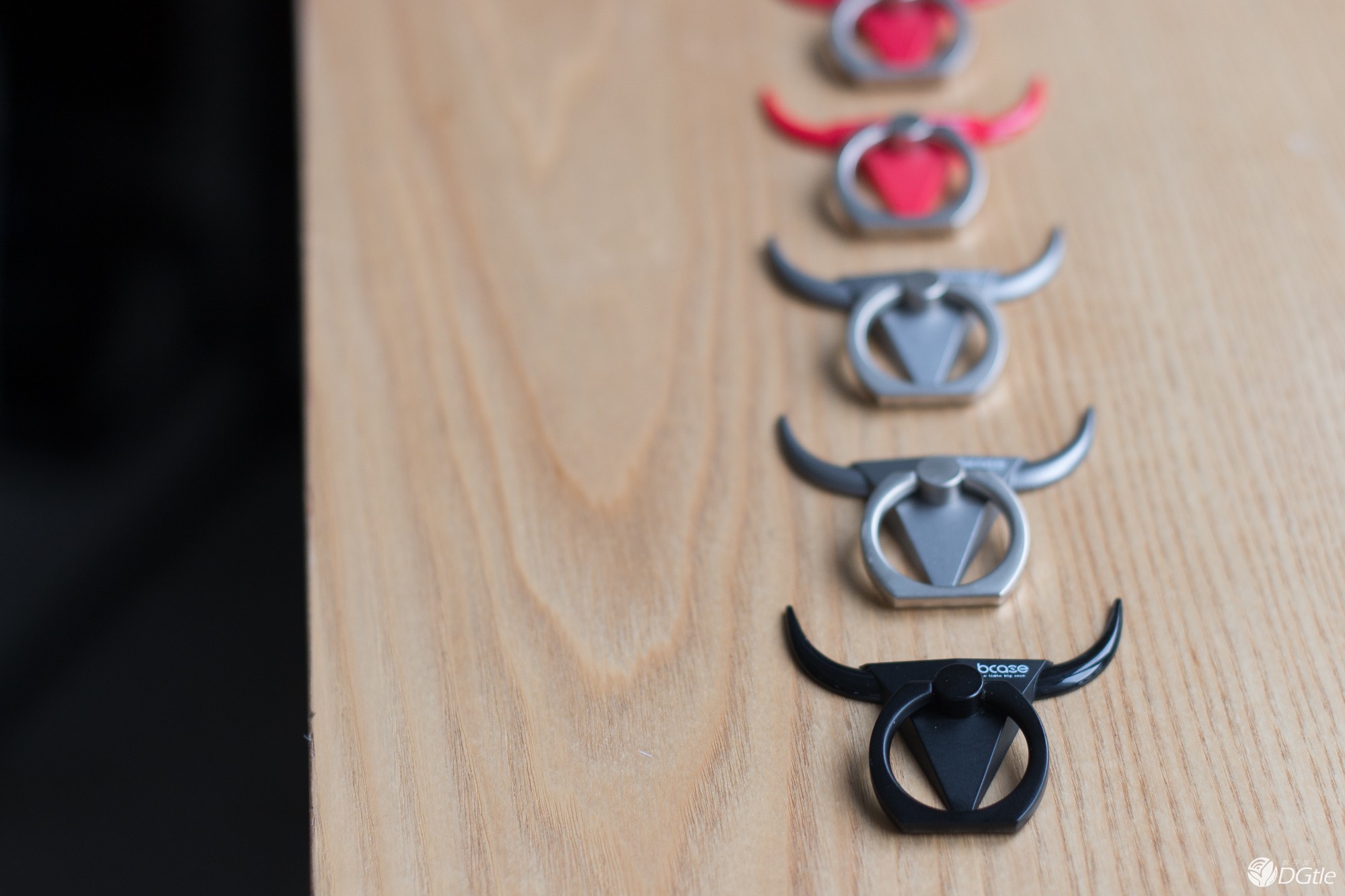 手滑星人的救星 bcase公牛手机指环支架 手滑星人的救星 bcase公牛手机指环支架 智能公会