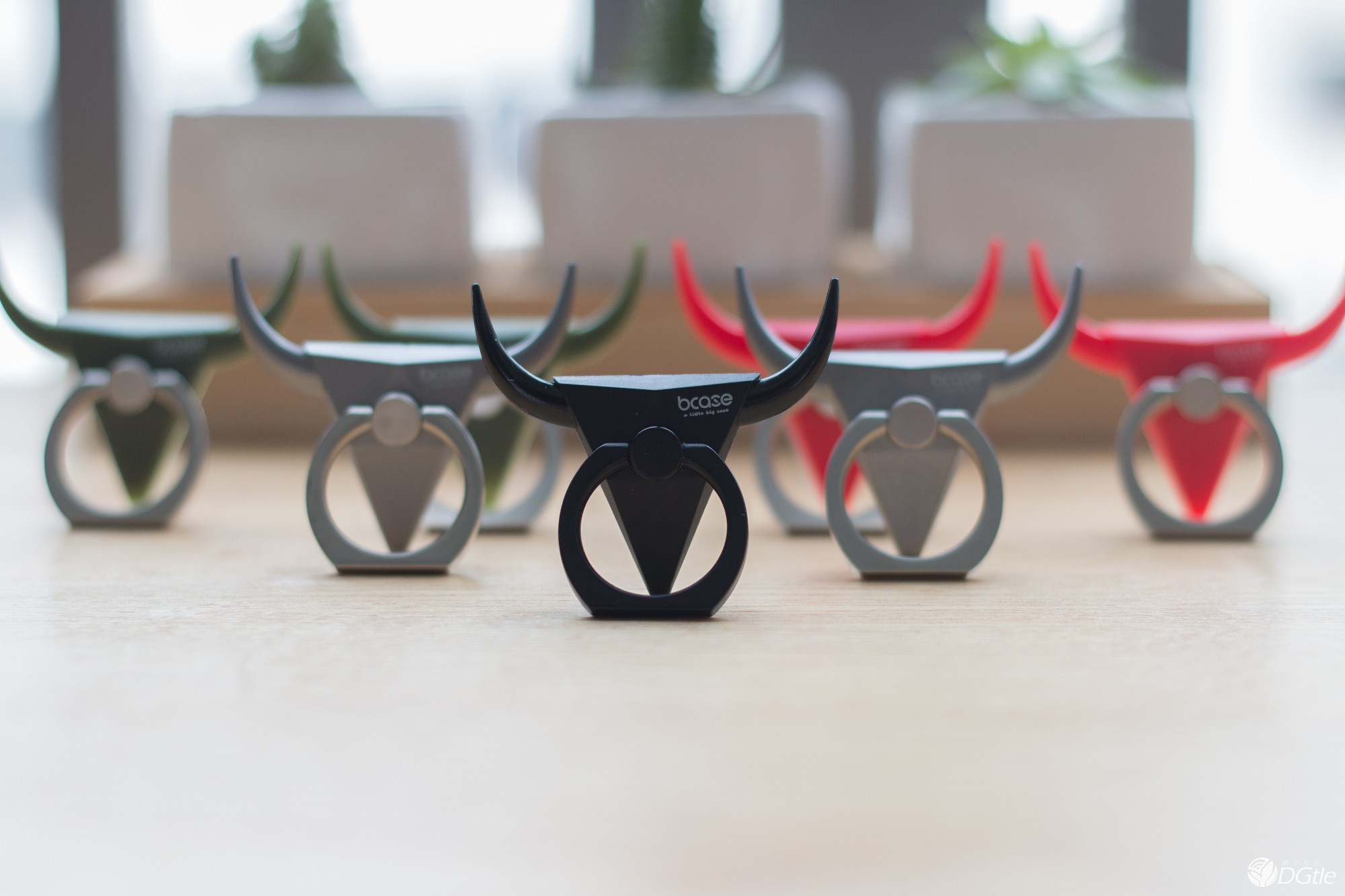 手滑星人的救星 bcase公牛手机指环支架 手滑星人的救星 bcase公牛手机指环支架 智能公会