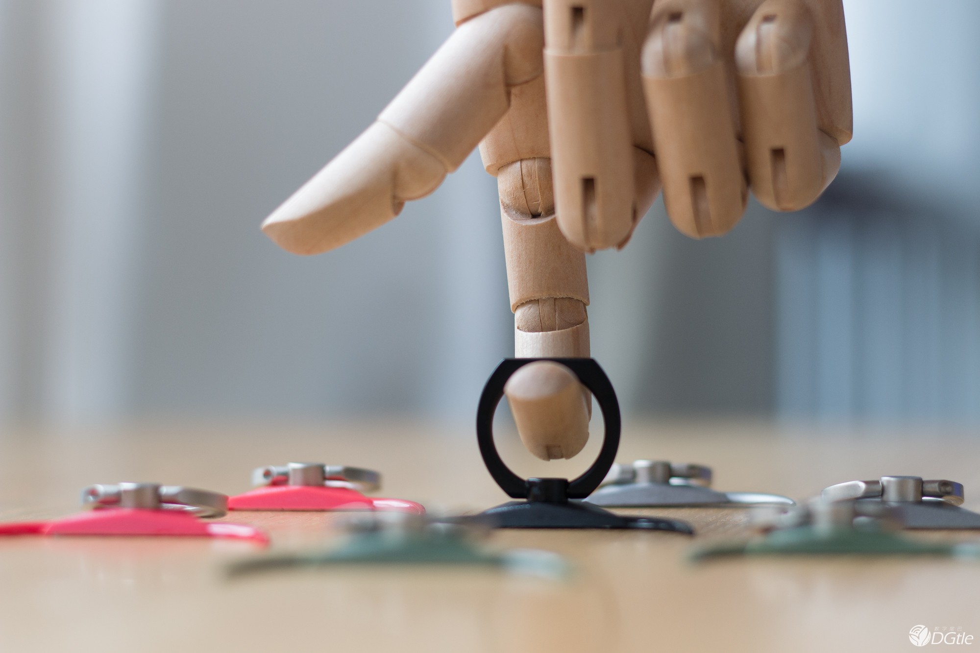 手滑星人的救星 bcase公牛手机指环支架 手滑星人的救星 bcase公牛手机指环支架 智能公会