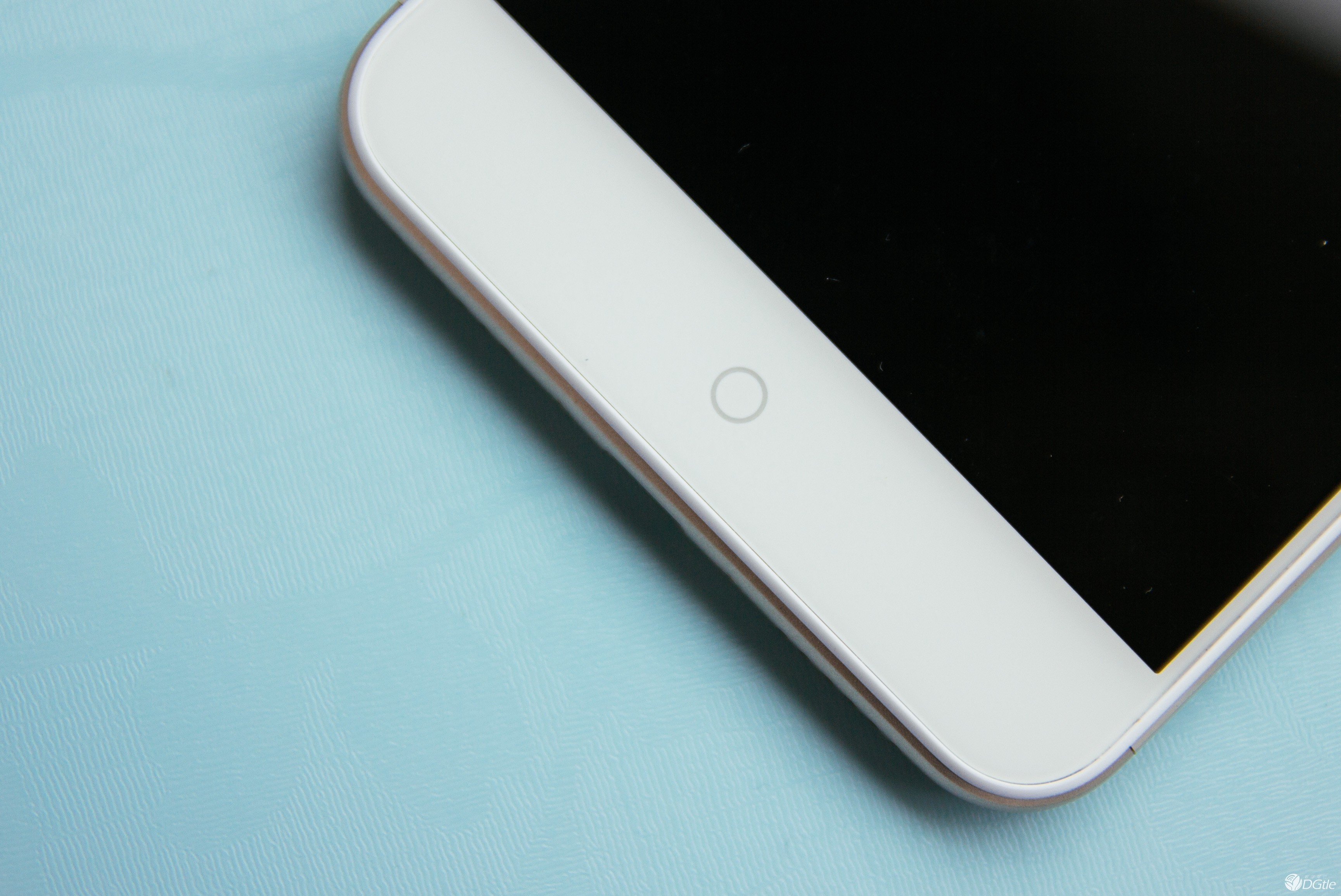  中兴小鲜4 也许是目前最实用的语音手机 智能公会