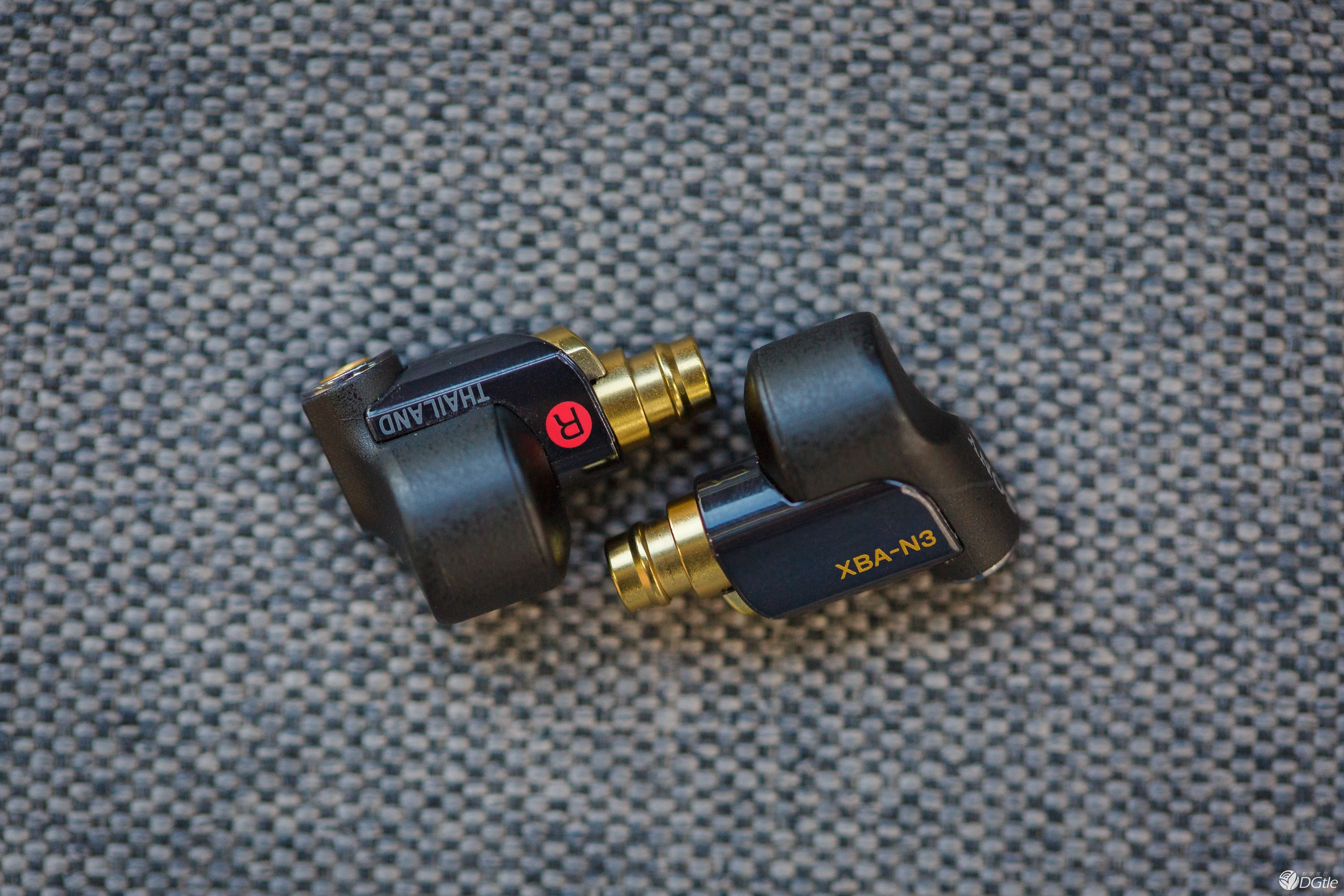 更小的体积 更佳的音质 索尼XBA-N3AP圈铁耳塞体验 智能公会