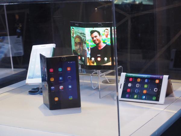 大佬扎堆儿入局 折叠屏手机离我们还有多远？ 智能公会