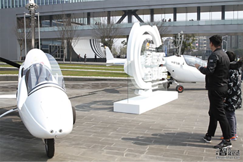 2017家电3C全球峰会开幕  场外最大明星竟是他们 智能公会