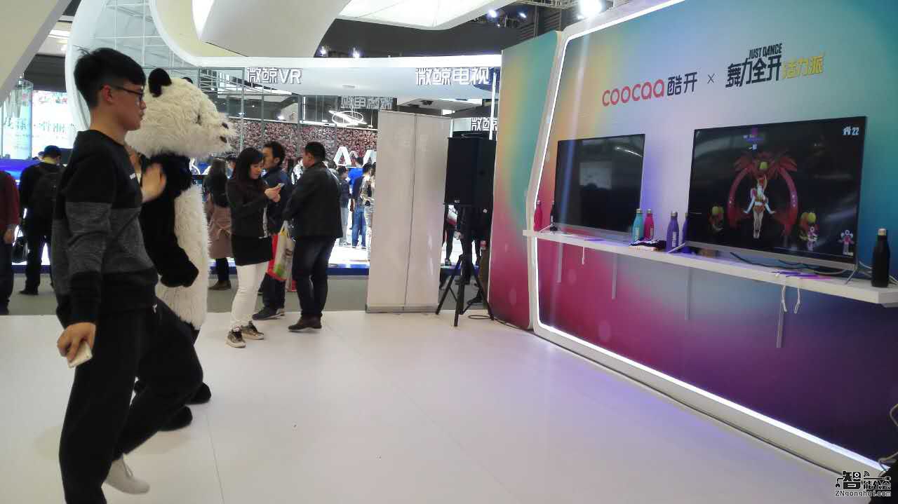 引领智慧生活 创维全品类智能产品惊艳AWE 智能公会