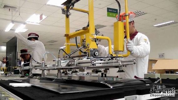 工厂视频泄密！这台4.9mm史上最薄电视到底是如何量产的？ 智能公会