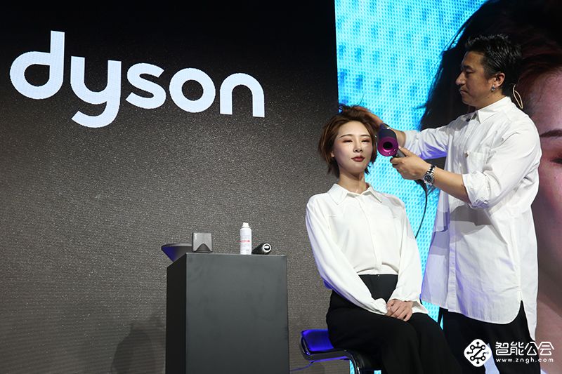 每秒产生41升强劲均匀气流 戴森吹风机黑科技你肯定没见过 智能公会
