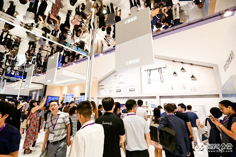 海尔2018SINOCES现场搭建成套“智慧家”展全场景定制生活 智能公会