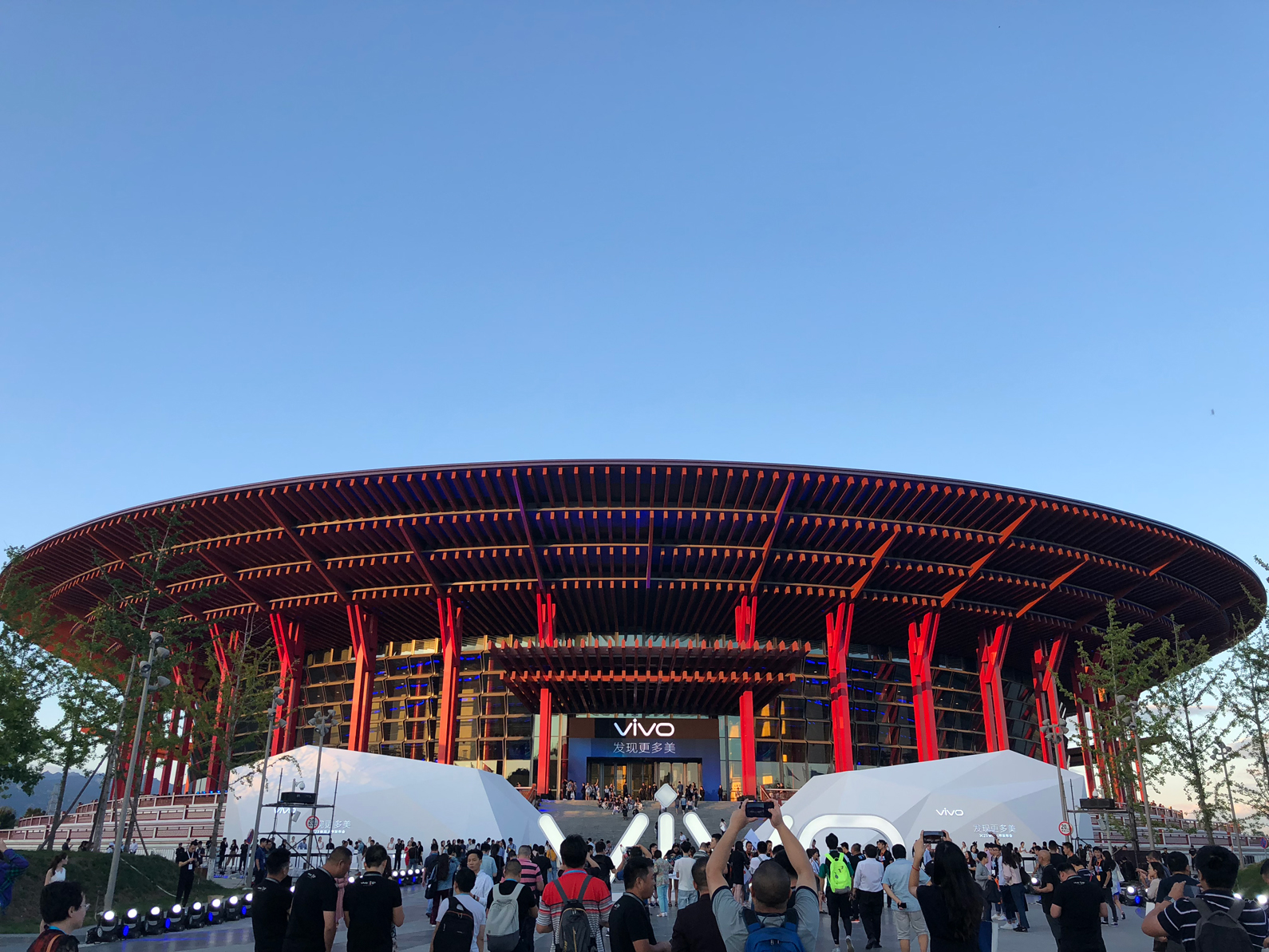 3498元！vivo X23上手：超广角相机+吓人技术加持 智能公会