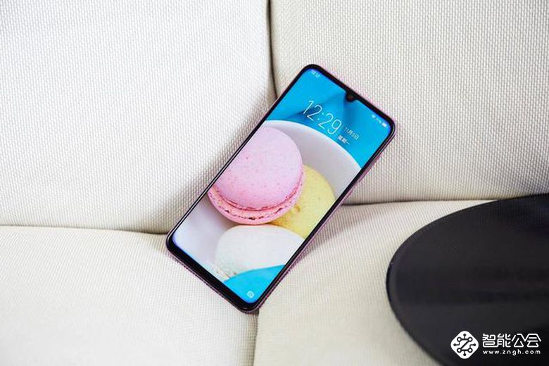 vivo、华为诠释全面屏美学，网友：价格差了一部小米不止 智能公会