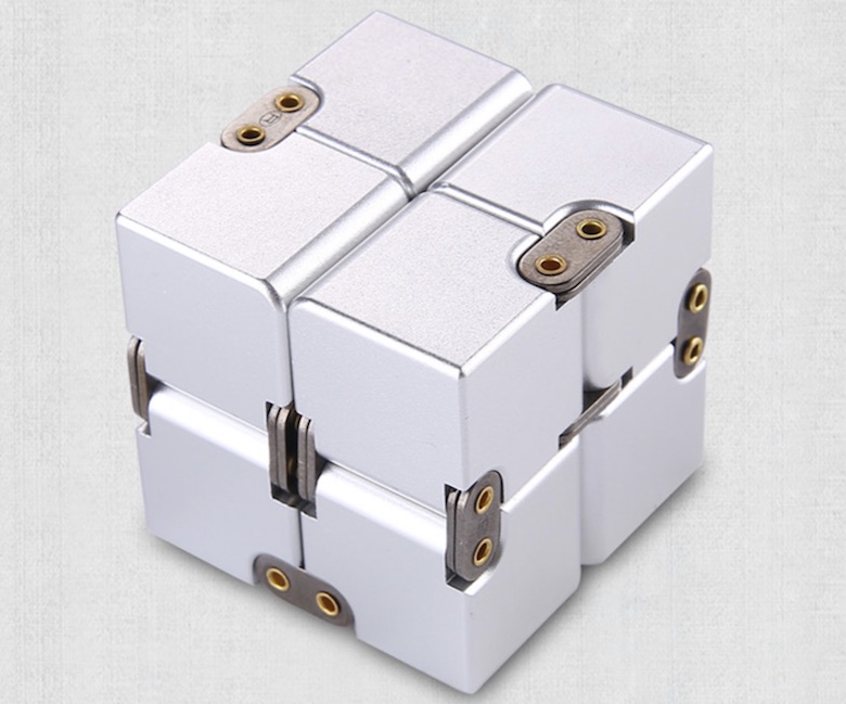 因压力过大导致秃顶  莫非这是刺猬界的程序猿？ 智能公会