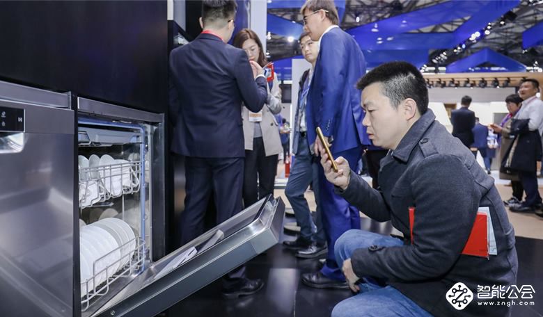 行业首创“微蒸汽”洗碗机   杀菌又消毒亮相AWE 智能公会