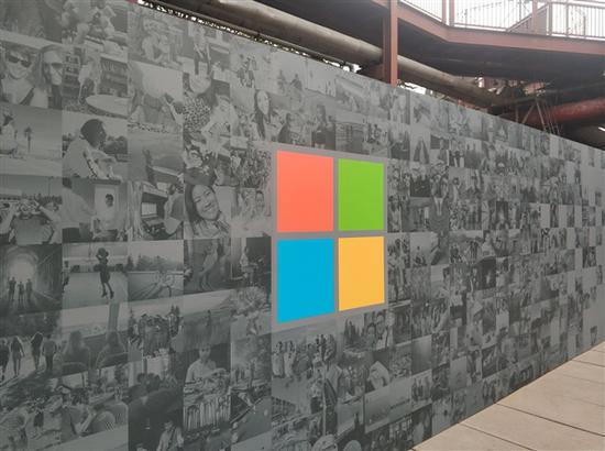 LG电子发布卷轴电视；微软停止支持微软手环APP，将为部分用户退款 智能公会