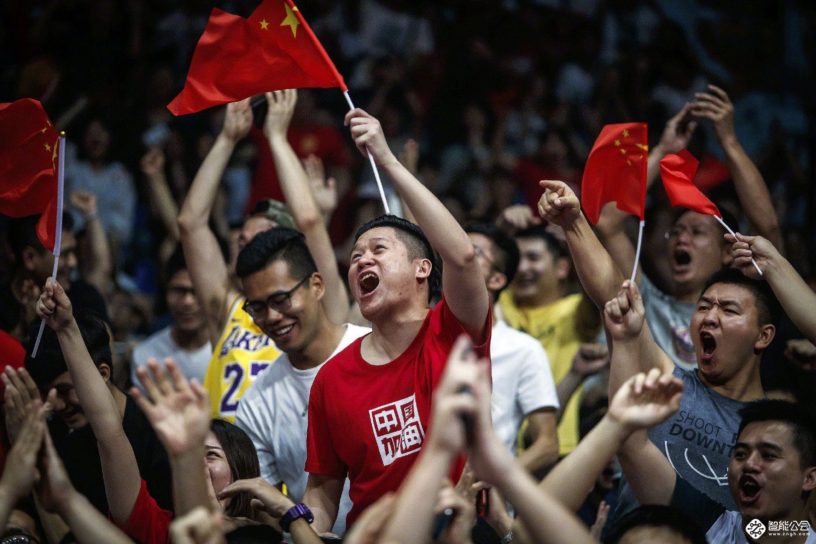 T哥兑现承诺，真吃篮球？直播的1小时里发生了什么？ 智能公会