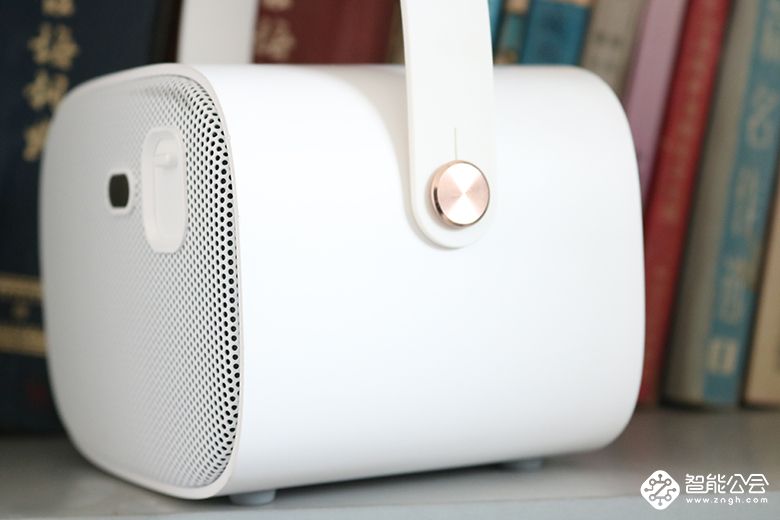 居家旅行投影神器 联想V5便携家用投影仪体验 智能公会