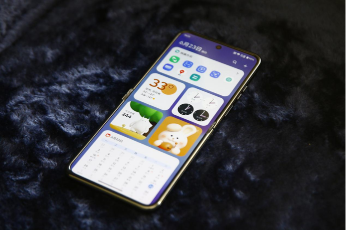 全系标配实用4寸大外屏 联想moto razr 50 Ultra AI元启掀旗舰小折叠普及风 智能公会