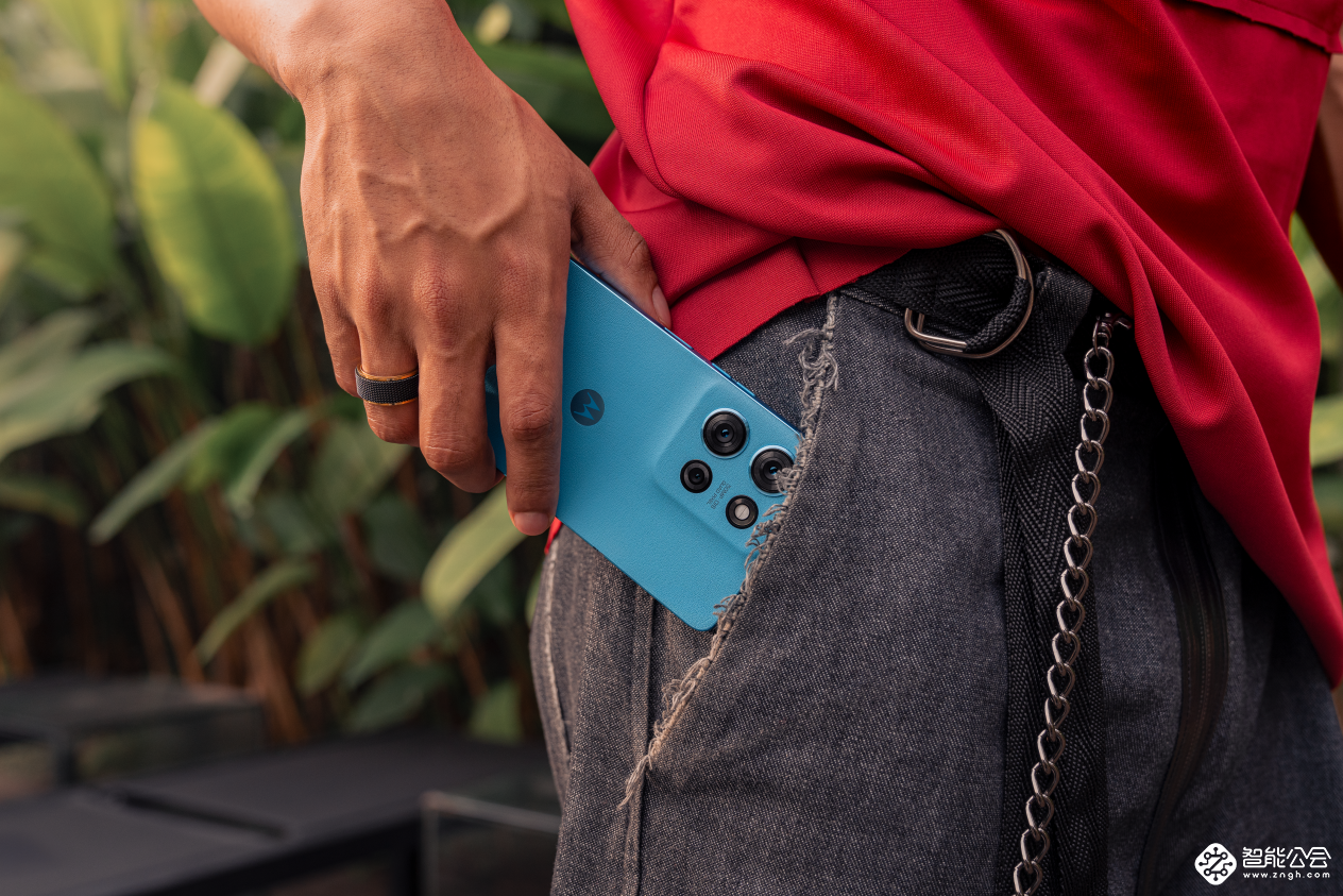 联想moto razr 50白色恋人&联想moto g75，携AI技术震撼来袭 智能公会