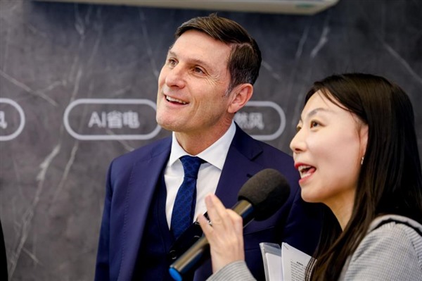 足球传奇萨内蒂亲临海信空调展区，中文点赞“好新风 好睡眠” 智能公会