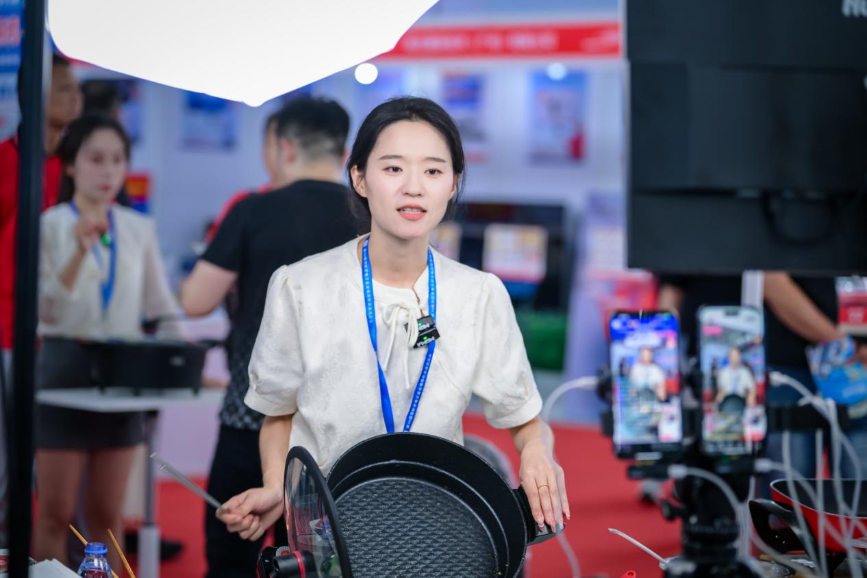 第36届慧聪家电交易会电商新渠道选品会在黄圃镇成功举办：电商新渠道模式助力传统企业加速渠道转型升级 智能公会