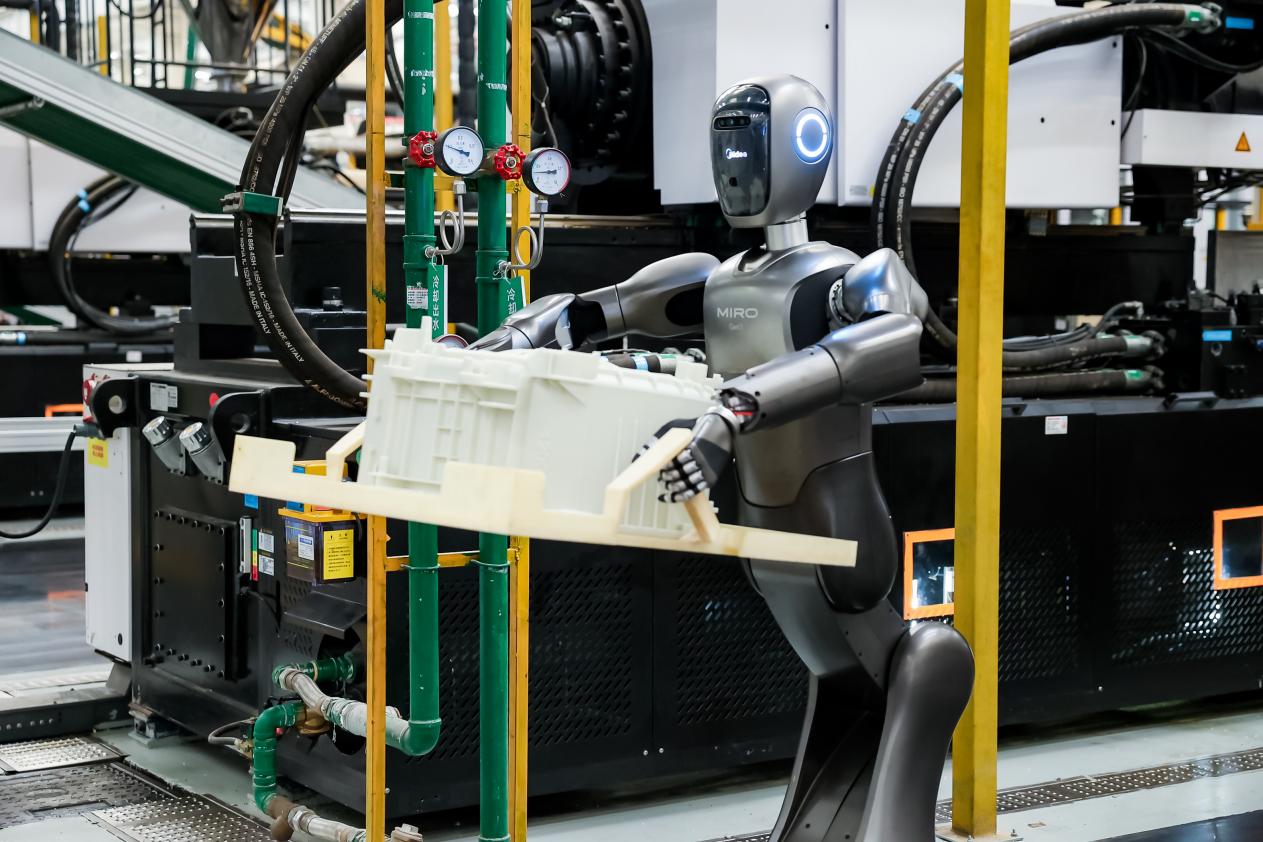 首个智能体工厂获世界纪录认证，美的引领智能制造范式跃迁 智能公会