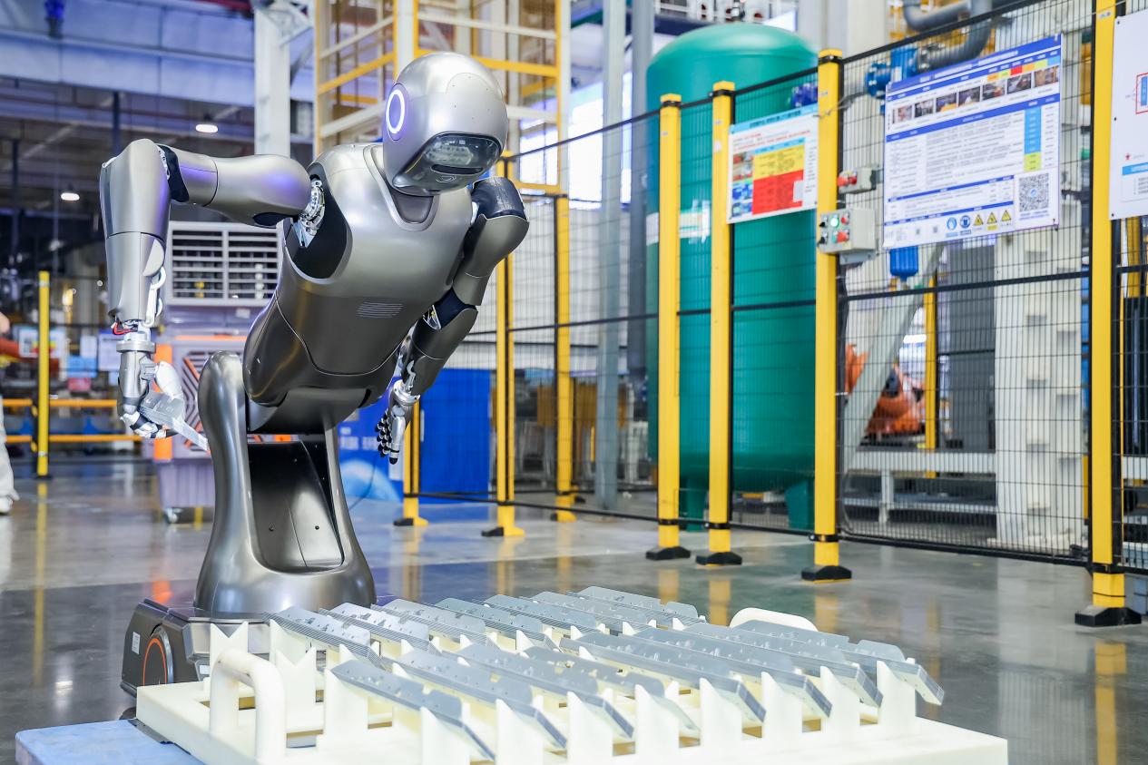 首个智能体工厂获世界纪录认证，美的引领智能制造范式跃迁 智能公会