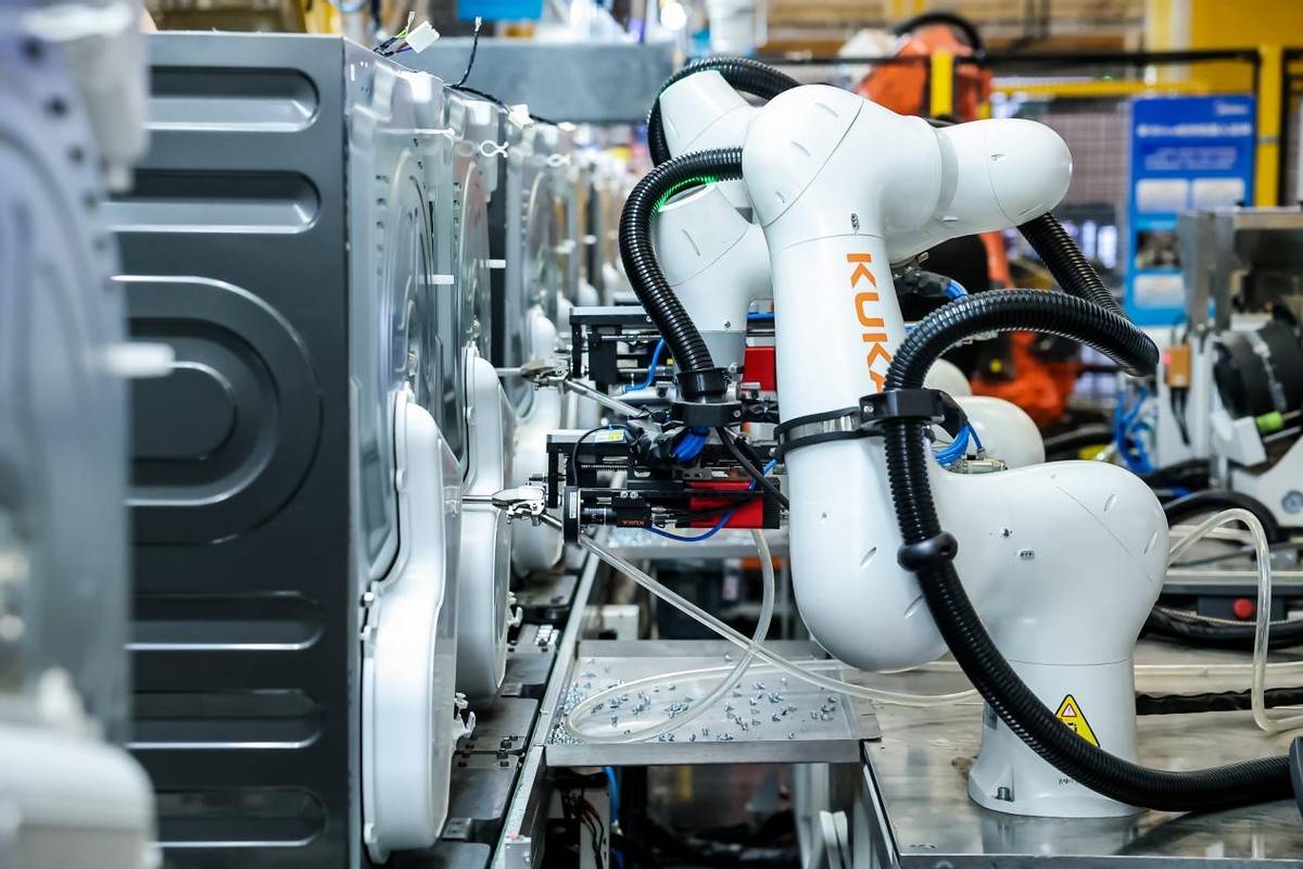 营收、净利同比再创新高！美的集团发布2025年上半年亮眼成绩单  智能公会