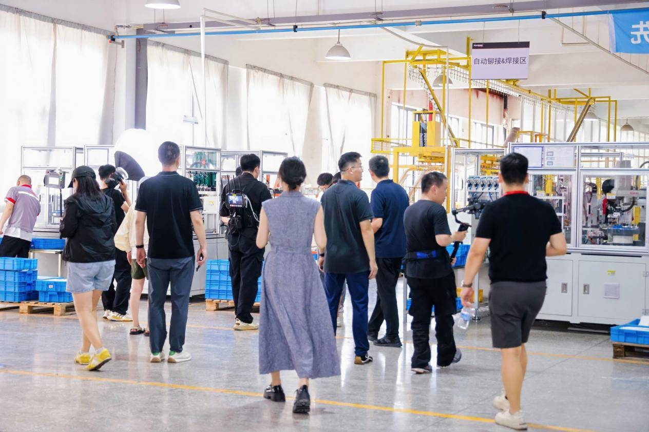 白皮书定调，探厂见真章！邦先生高端隐形晾衣机荣获全国销量第一 智能公会