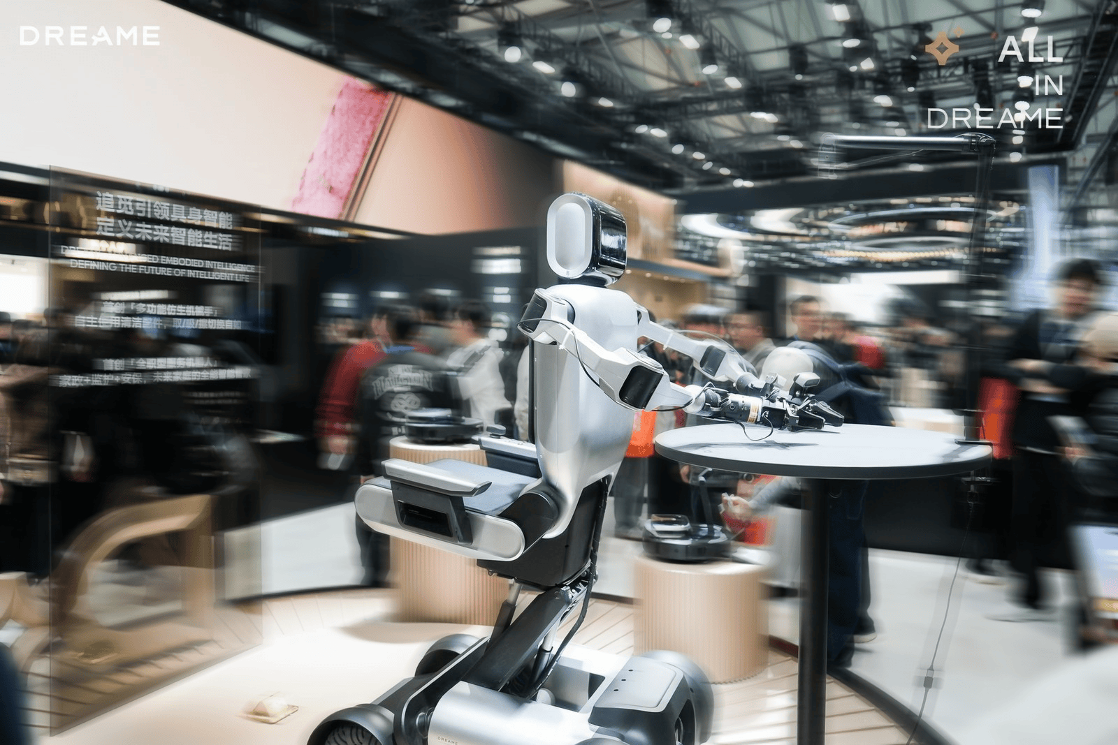 全球高端销量No.1，追觅扫地机新品抱团引爆AWE！  智能公会